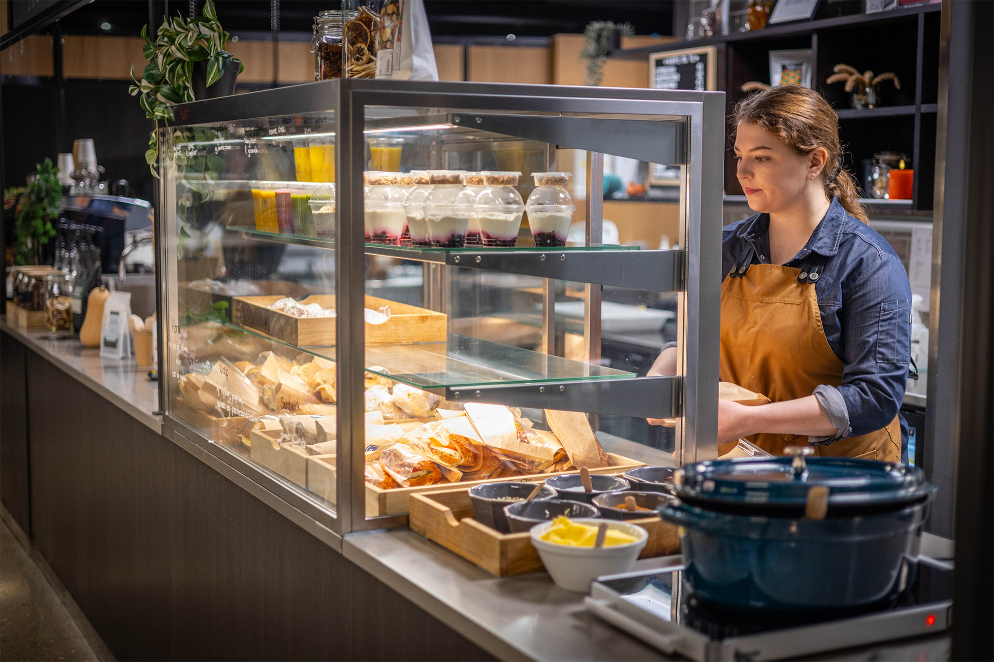 disken i unsjrestauranten med smoothies og bakst 